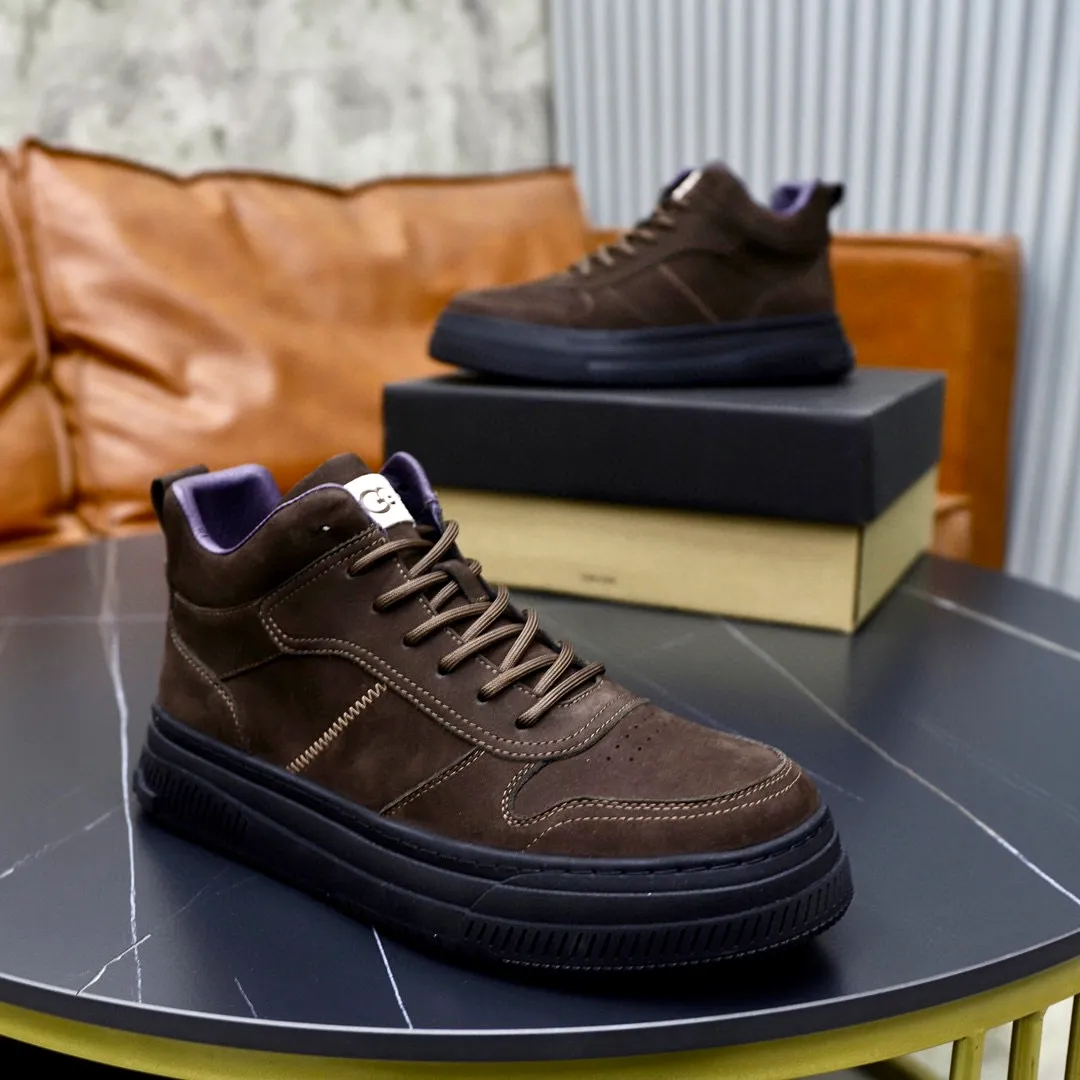Ex-factory price: 640💰Thick wool imported from Australia Brand: UGG genuine purchasing agent Size: 38-44 Grade: Official website 1:1 Material: First layer of genuine leather waterproof and antifreeze upper Real wool lining Original non-slip soft wear-resistant outsole Style category: Men's casual shoes Trendy style Comfortable on the feet Color: Official website color synchronization